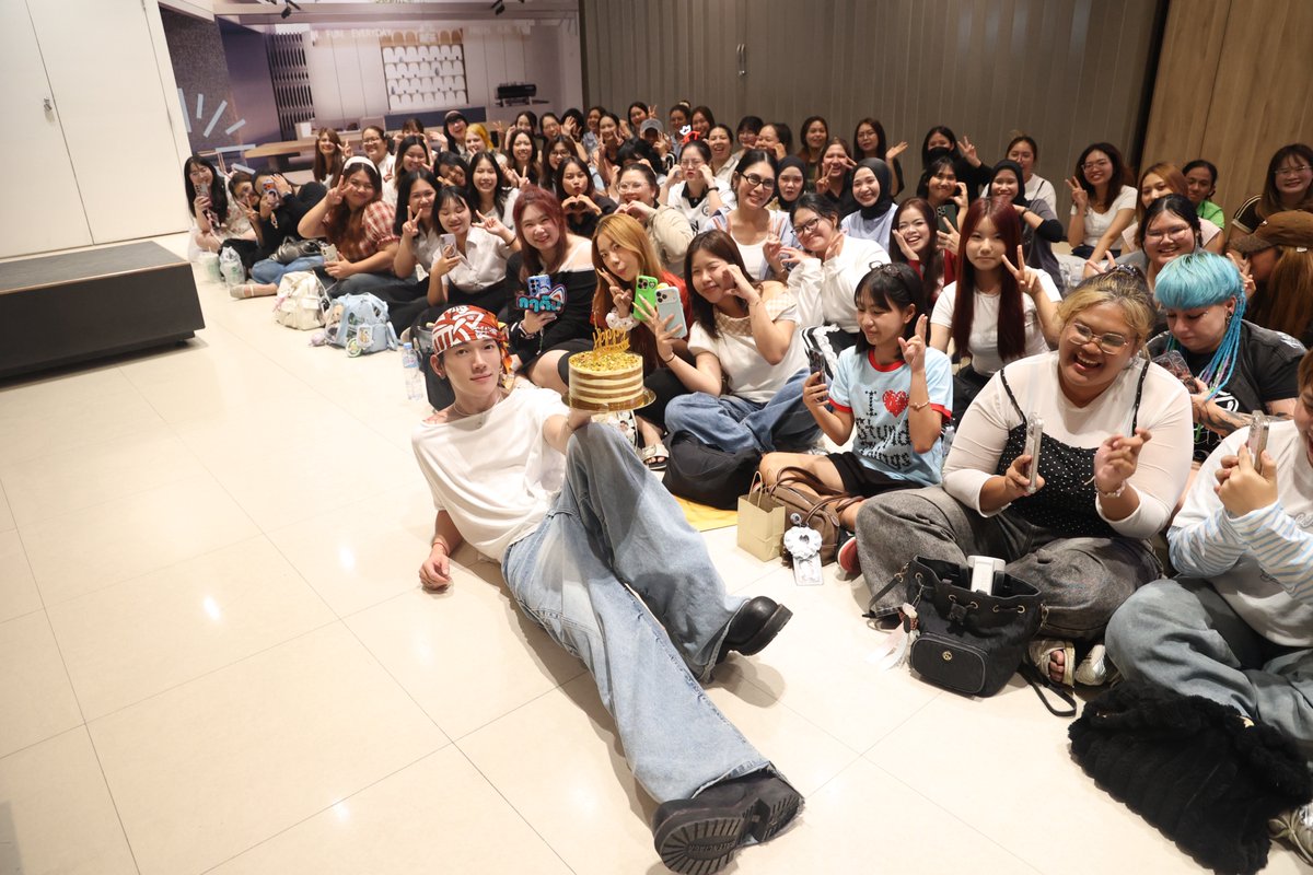 gnest_official's tweet photo. ขอบคุณทุกคนที่มาหากันนะค้าบ เติมความสุขให้ผมมากๆ ขอบคุณที่มาอยู่ในวันสำคัญของผมน้า ขอให้ทุกคนมีความสุขมากๆค้าบ🤍
From KRITTIN 💌🦈
#happyKRITTINday
#KRITTIN_PERSES
#PERES #PERSES_TH
#GNEST https://t.co/pcyGbClTy4