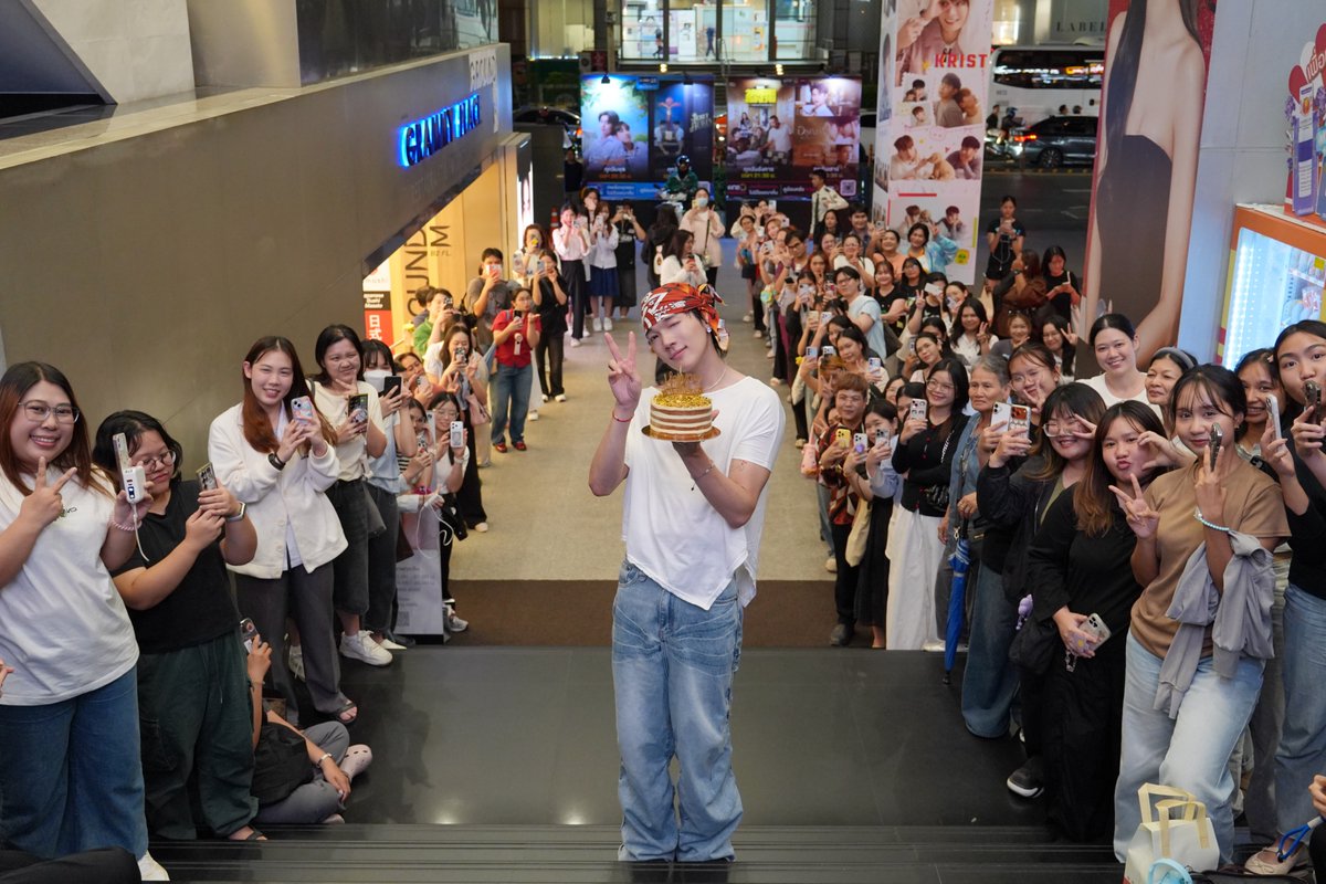 gnest_official's tweet photo. ขอบคุณทุกคนที่มาหากันนะค้าบ เติมความสุขให้ผมมากๆ ขอบคุณที่มาอยู่ในวันสำคัญของผมน้า ขอให้ทุกคนมีความสุขมากๆค้าบ🤍
From KRITTIN 💌🦈
#happyKRITTINday
#KRITTIN_PERSES
#PERES #PERSES_TH
#GNEST https://t.co/NCXJyz6za5
