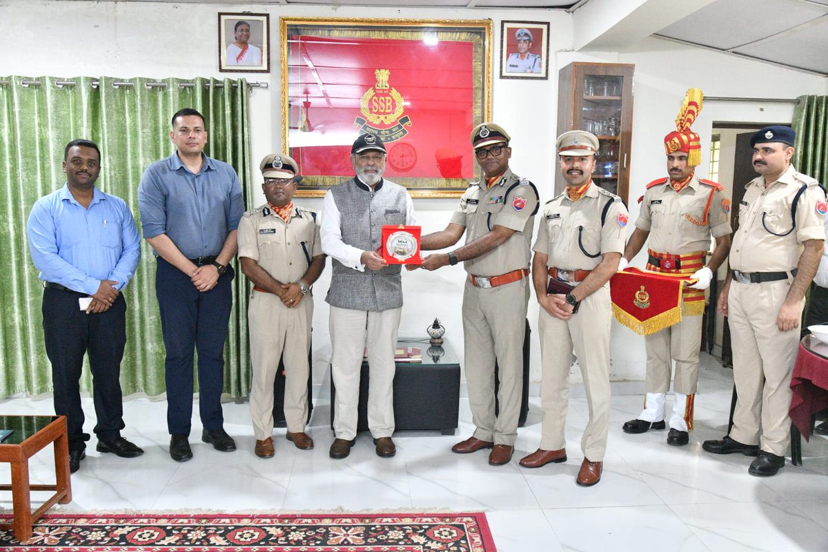 IDSAIndia's tweet photo. DG @SujanChinoy accompanied by @IDSAIndia team visited the Dog Training & Breeding Centre, @SSBDTBCDERA Alwar on 9 July. The Centre excels at rigorous training, breeding and grooming of the Sashastra Seema Bal's canine sentinels, highlighting their vital role in operational effectiveness and border security.