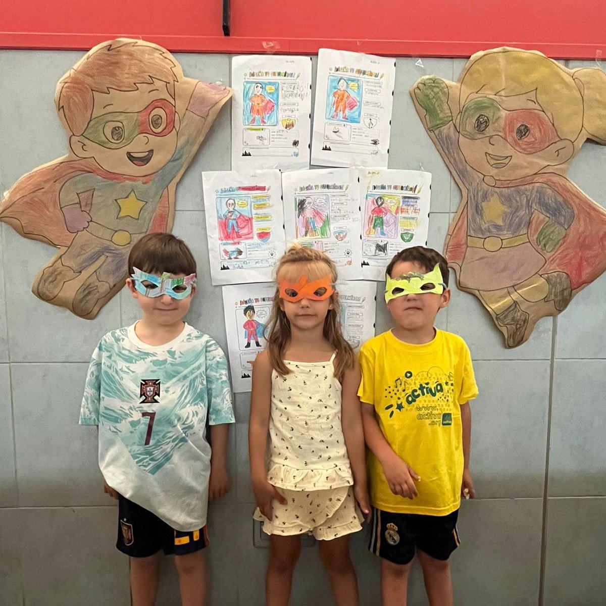 ActivaRedes's tweet photo. 🎬🦸‍♂️🦸‍♀️ ¡Fin de una semana de película en el Campamento de Verano @jesuitasrioja ! 🌞
Cine, cómics, superhéroes, manualidades, retos y muchas sonrisas. 🎨✨
¡Gracias a todos los niños y niñas por hacerlo tan especial! 💛
#CampamentosActiva #Verano2026 #ActivaRioja #NosGustaEducar https://t.co/mad8weYwoy