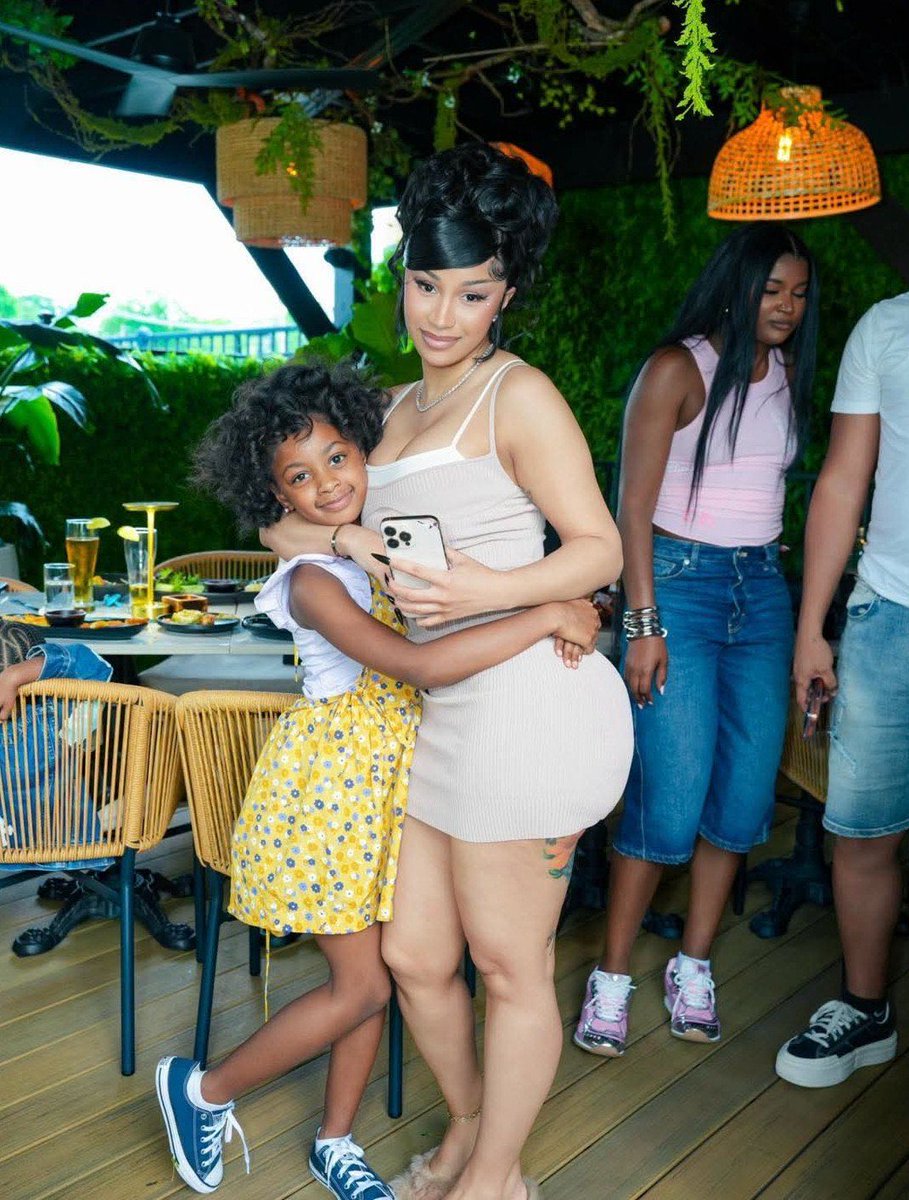 prettyandbardi's tweet photo. To the girl who made Cardi B a mama 🩷🩷 Bardigang wishes the happiest of birthdays to sweet, beautiful, hilarious Kulture Kiari ✨✨ https://t.co/maBoDrV677