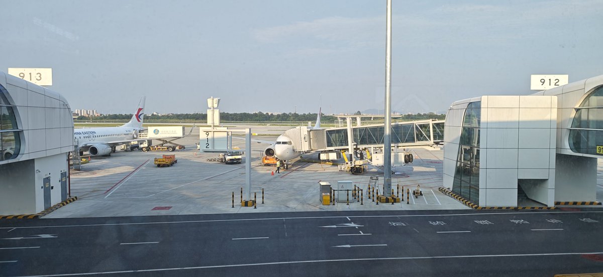 _ke1vin's tweet photo. ✈️CAN➡️PVG
Bilibili Wind🌪️
跟上次去武汉是同一个登机口（ https://t.co/ziUhilGHTH