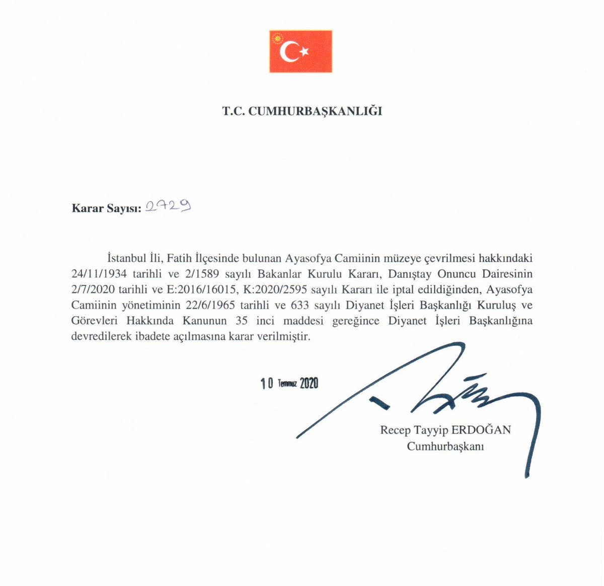 yunustever's tweet photo. 86 yıllık hasretimizi bitiren, fethin emaneti Ayasofya-i Kebir Cami-i Şerifi’nin yeniden ibadete açılmasına ilişkin tarihi kararın imzalanmasının üzerinden bugün tam 6 yıl geçti..

Cumhurbaşkanımız Sayın @RTErdogan’ın kararlı liderliğiyle atılan bu müstesna adım, milletimizin iradesinin ve medeniyet mirasına sahip çıkma kararlılığının en güçlü tezahürlerinden biri olmuştur.

Ayasofya’nın kubbelerinde ezanların ve duaların ilelebet yankılanmasını yüce Rabb’imden niyaz ediyorum.