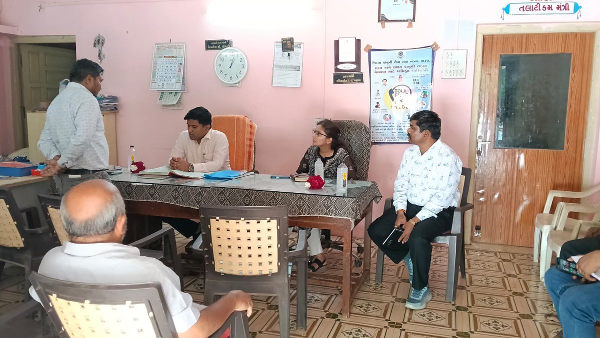TdoValiya's tweet photo. આજ રોજ મે.જિલ્લા વિકાસ અધિકારી સાહેબશ્રી દ્વારા વાલીયા તાલુકાના ડહેલી ગામની મુલાકાત લેવામાં આવી. જેમાં ગ્રામ પંચાયત, આંગણવાડી કેન્દ્ર, પ્રાથમિક આરોગ્ય કેન્દ્ર અને શાળાની મુલાકાત લીધી.
@DDOBHARUCH1
#ConnectBHC https://t.co/nfG9ziyHRM