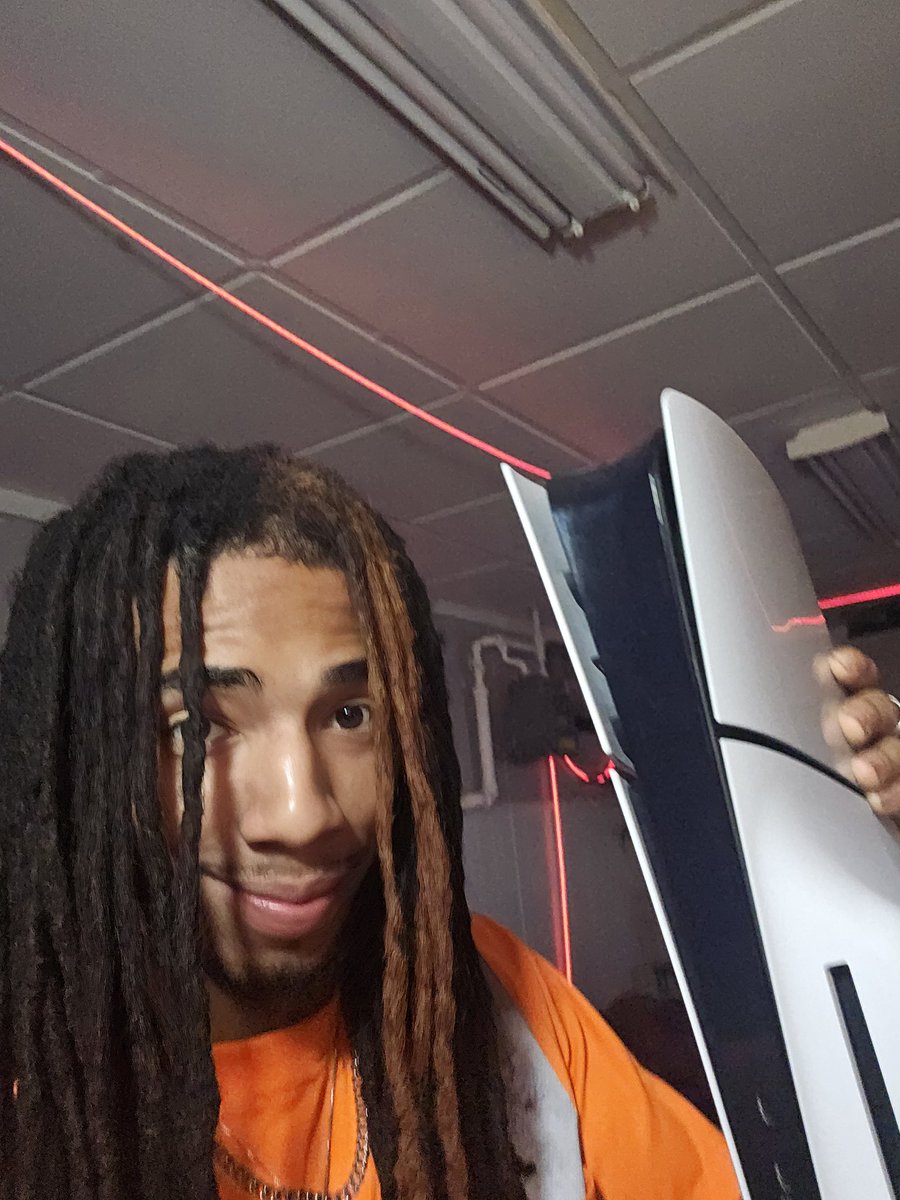 _Bclo's tweet photo. GOING LIVE YALL I JUST BOUGHT A PS5 TO PLAY BLACK OPS 2 ON NEW SERVERS!!! JOIN UP!! https://t.co/WWGNrYS0Q9 #bo2 #viral #callofduty https://t.co/Ak2QxK12bO