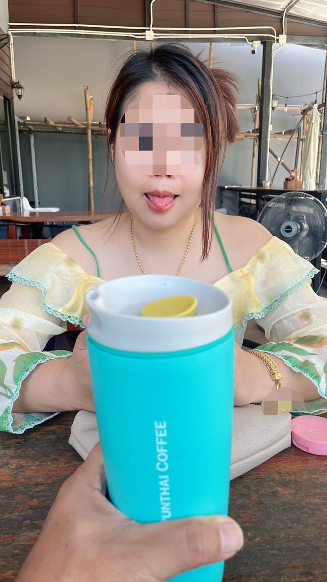 vvrsaaa_thUjiY's tweet photo. พาเมียรักมาดื่มกาแฟเพิ่มพลัง
แล้วนัดหนุ่มรูปหล่อให้เมียฟัดเล่นๆ
เร้ากันภายนอก โดยไม่���ห้ถอดเสื้อผ้าเมียรัก
พอรู้ว่าเมียเราอารมณพุ่งสุดๆ บอกชายหนุ่มกลับพร้อมให้ทริปน้องไป จากนั้นผมแค่นอนนิ่งๆ เมียผมจัดการผมแบบเสียวสุดๆ
คู่ไหนยังไม่เคยลอง ต้องลองสักครั้งนะ https://t.co/62EAsuYZht