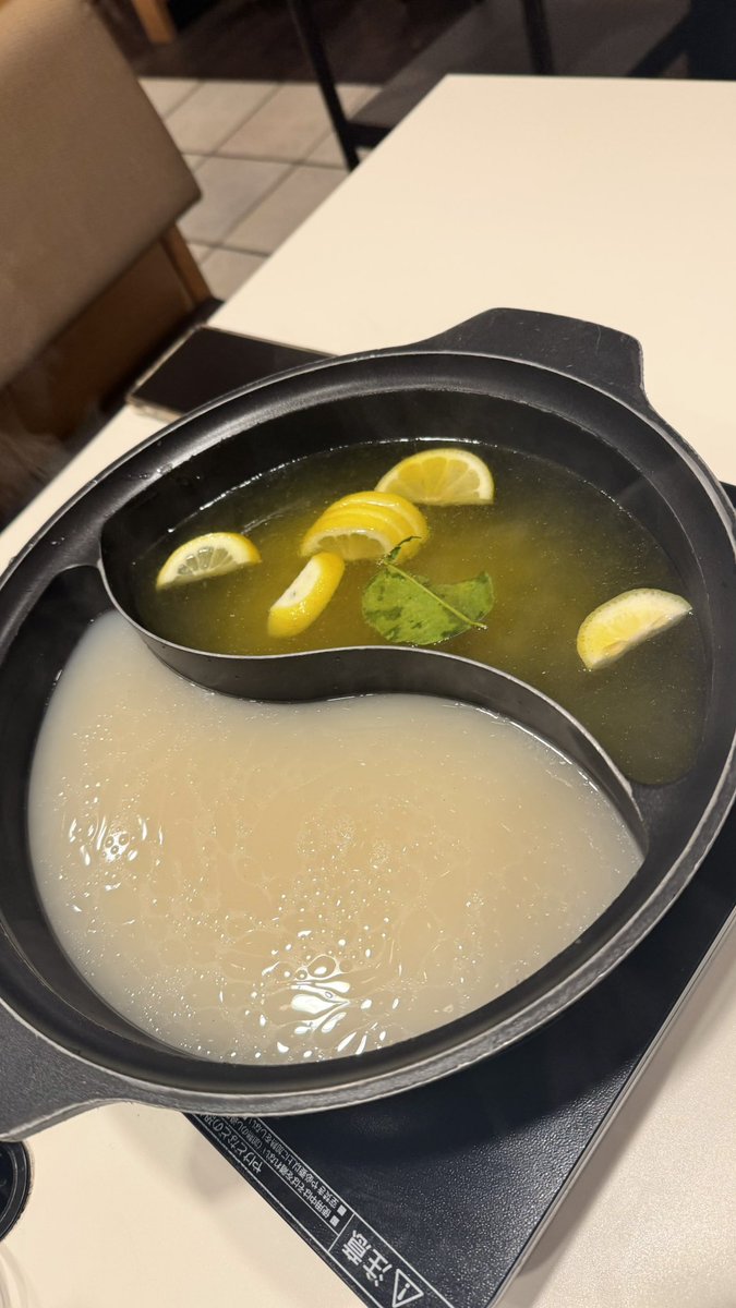 leiabout's tweet photo. 昨日夜はしゃぶ葉だった。牛タン。レモンのやつとテールスープのやつにした。 https://t.co/ldcWavz8Rv