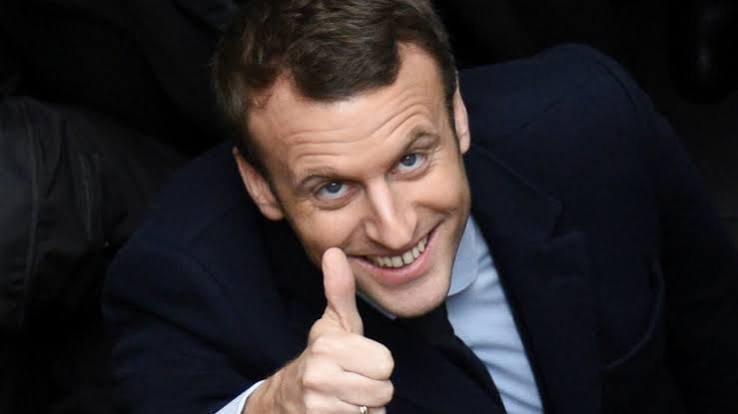 RolcaRolcarole's tweet photo. J'ai un nouveau surnom pour #Macron
Macron la #canicule !
On en PEUT PLUS
On VA TOUS CREVER
On EST A BOUT
On VEUT QUE CA S'ARRÊTE
On PÈTE LES PLOMBS
On DEVIENT FOUS
Bref, macron / canicule même effets, même sensation
#INSUPPORTABLE #Calvaire #Mortifère
#France 🔥⚡️🔥☠️⚡️☠️😫🥵😫 https://t.co/Fd1XLauans