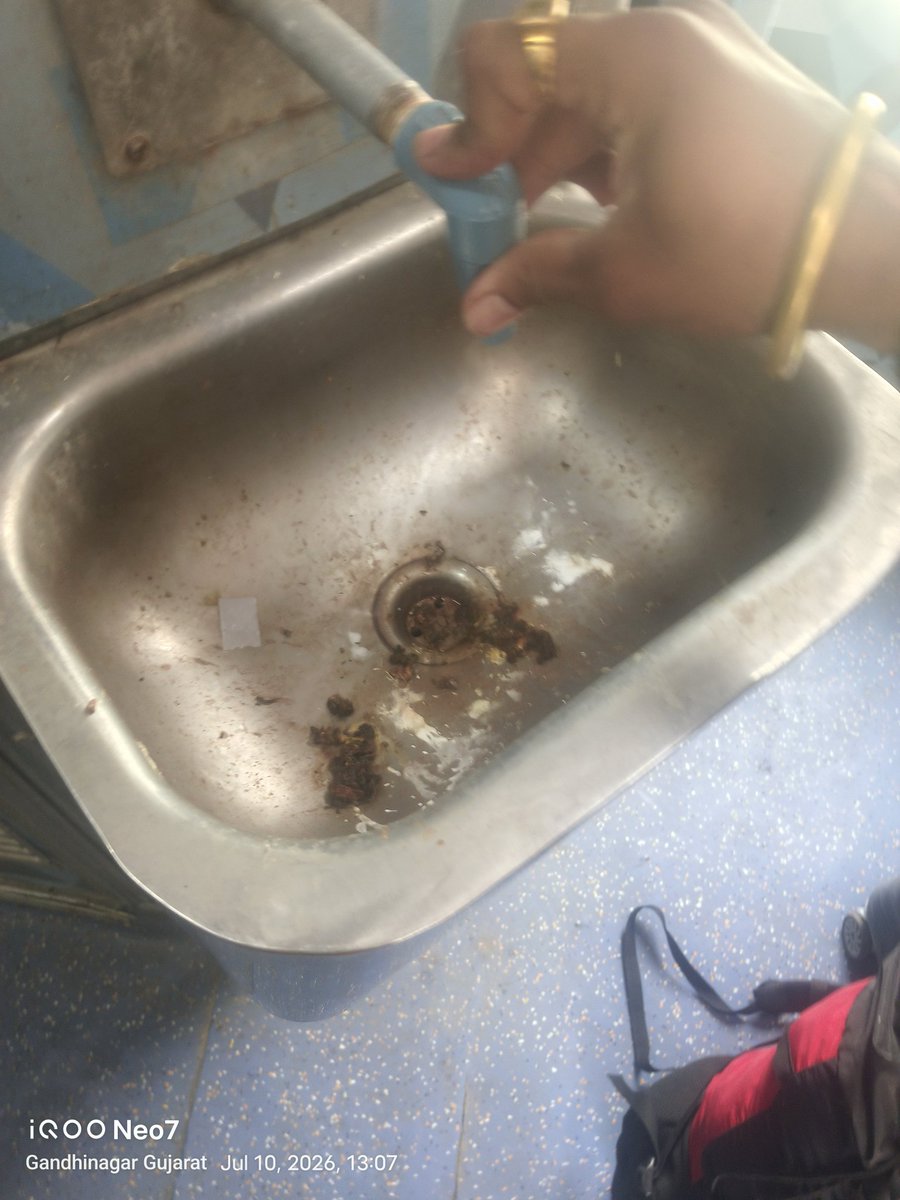 jdraval122's tweet photo. @RailwaySeva @drmadiwr After Full Journey No solutions Same As train Start. https://t.co/DzbESvN5aV
