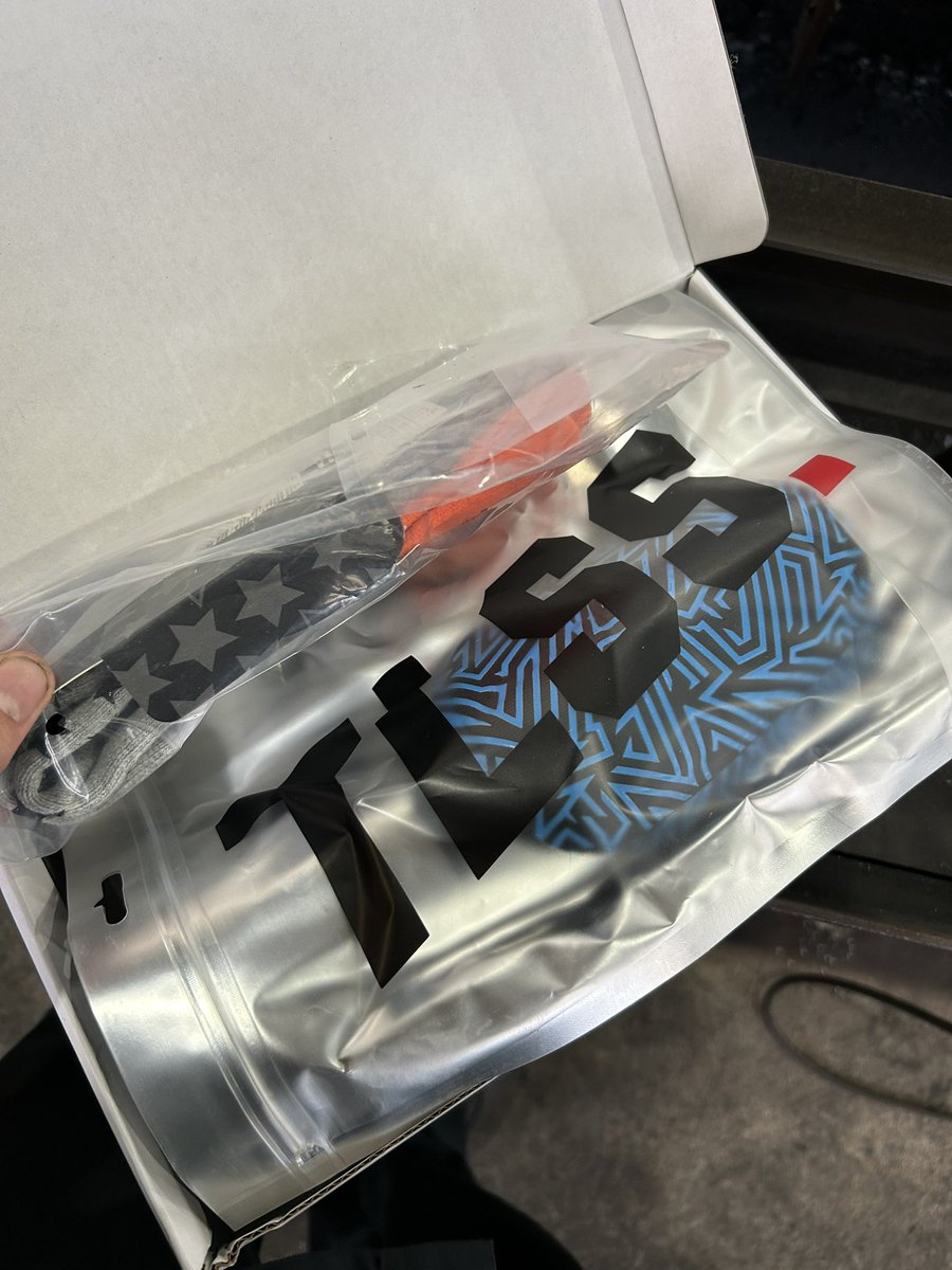 FactoryKimu's tweet photo. made in Japan だけど中国から届くスパイク買ったらなんか色々付いてきた
大切に使います https://t.co/cBb1dWAPmE