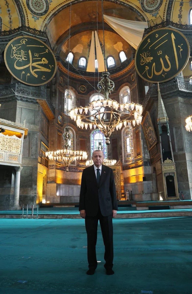 me_sarac's tweet photo. Bugün, Ayasofya-i Kebir Câmi-i Şerifi’nin yeniden ibadete açılışının 6. yıl dönümü.

86 yıllık hasretin sona erdiği, zincirlerin kırıldığı bu kutlu gün; milletimizin iradesinin, istiklalinin ve şanlı tarihinin en güçlü nişanelerinden biridir.

Bu tarihi karara öncülük eden Cumhurbaşkanımız Sayın @RTErdogan’a şükranlarımı sunuyorum.

Rabbim, Ayasofya’yı kıyamete kadar ezansız ve secdesiz bırakmasın.