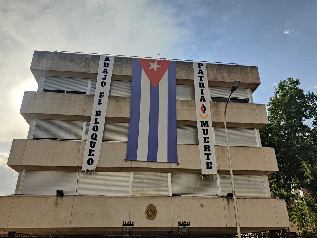 IzcaNacional's tweet photo. Dentro de la campaña @90NoPasaran aniversario de la derrota del golpe fascista y la resistencia antifascista de Madrid, acto HOY en @embaCubaEspana sobre las brigadas internacionales y la heroica resistencia del pueblo de Cuba frente a la ofensiva imperialista/fascista 🇨🇺✊🏻 https://t.co/zRxTUYmPoO