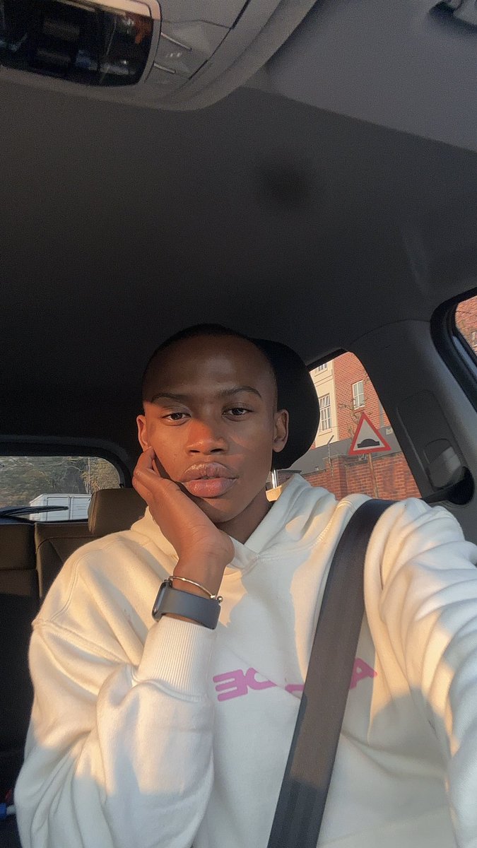 Thabile_TTO's tweet photo. happy weekend 💛 https://t.co/IjS2PQoVeF