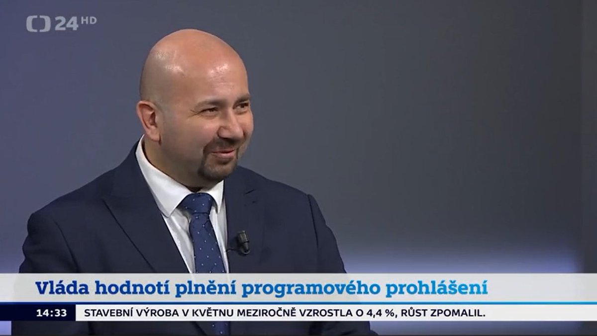 Hokomora's tweet photo. První půlrok vlády z pohledu podnikatelů? Podle viceprezidenta HK ČR Radka Jakubského je vidět posun zejména v podpoře exportu a ekonomické diplomacie. 

Teď je potřeba pokračovat v omezování byrokracie, posilování konkurenceschopnosti a zjednodušení zaměstnávání zahraničních specialistů. 🎥🇨🇿