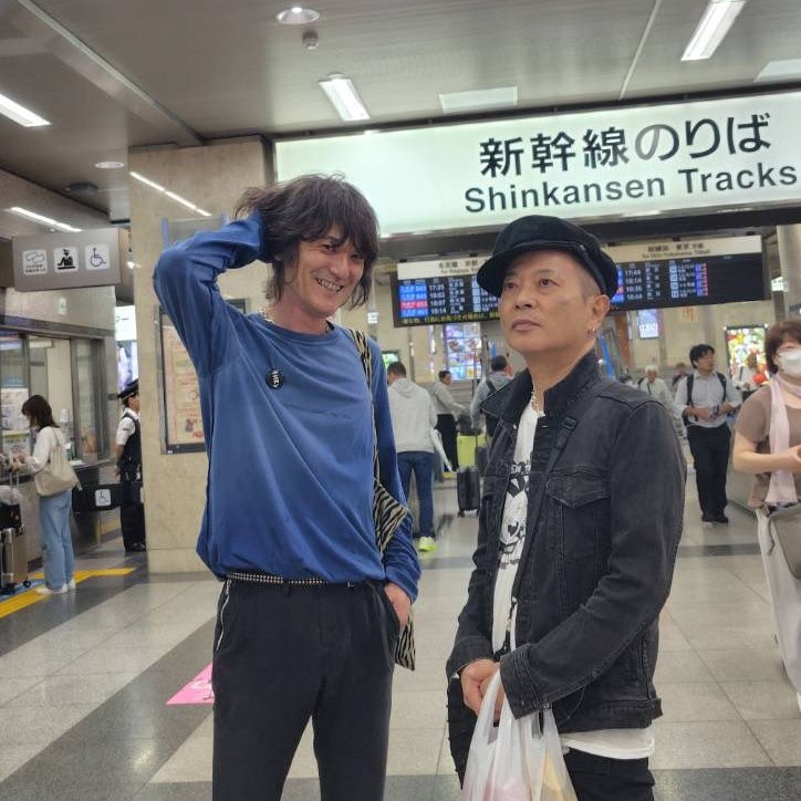 funny_furniture's tweet photo. 明日はWHIZZでライブやります！
あのバンドと違って、WHIZZに入ればモテそうだぜ～、なんて思ってもう数年経過した？
うん。変わらず。結局人よね、人。

7月11日(土)
新宿UNDERGROUND Azzitto1224 
REAL MEETING VOL.5
詳細はフライヤーで。

お会いできる皆様、よろしくお願いします！！ https://t.co/miKGxhnOe8