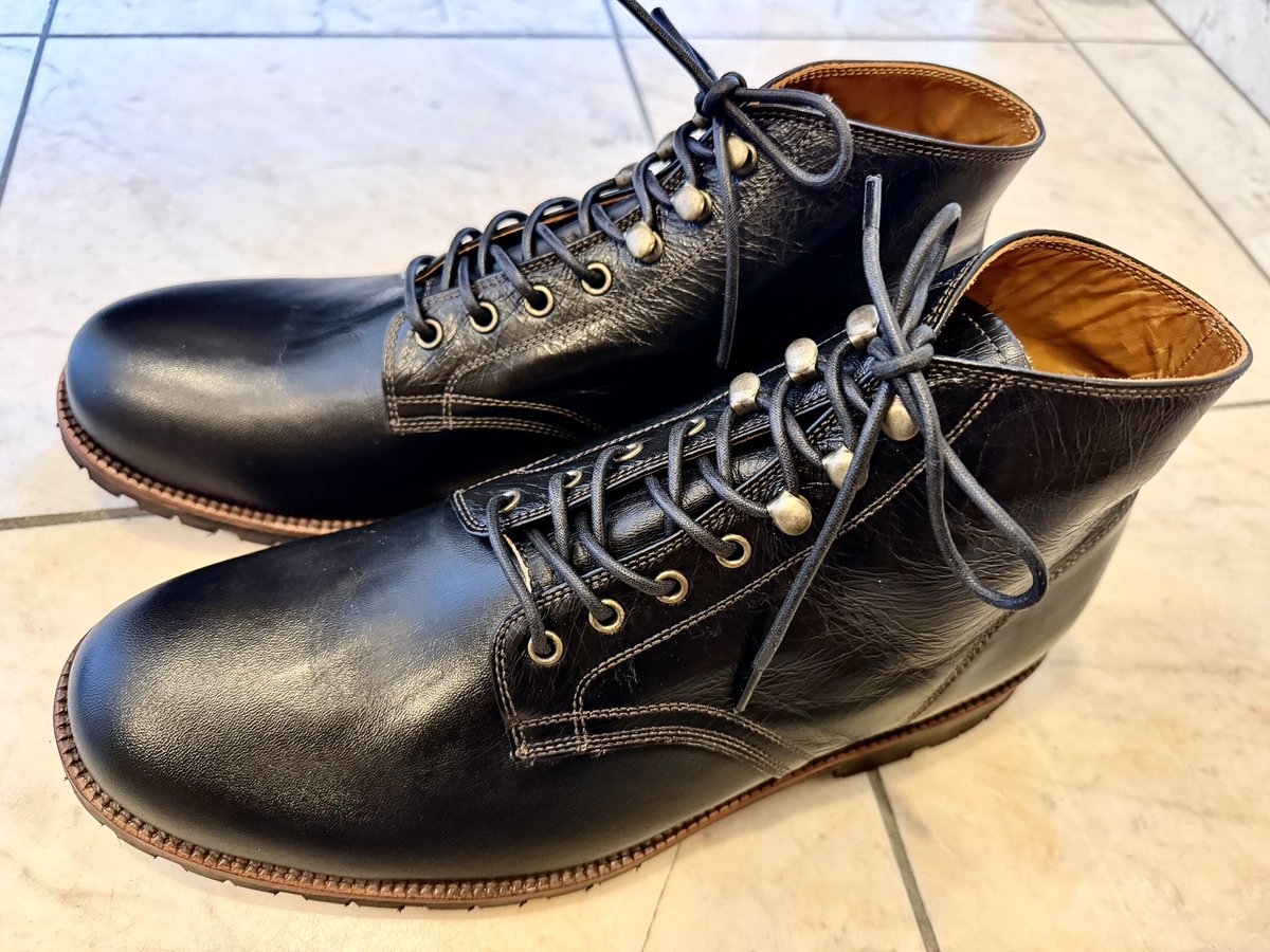 7781MOTO's tweet photo. 真夏が始まったので
ブーツ購入!!
shoes #Dalees&Co LANDER1136
ホースハイドレザー
プレメンテしたので
早速、履いて呑みに行こうと思います😊
#Collonil 1909
#Mowbray DelicateCream
#ブーツおじさん
#暑苦しいおじさん https://t.co/cc7bssRZ24
