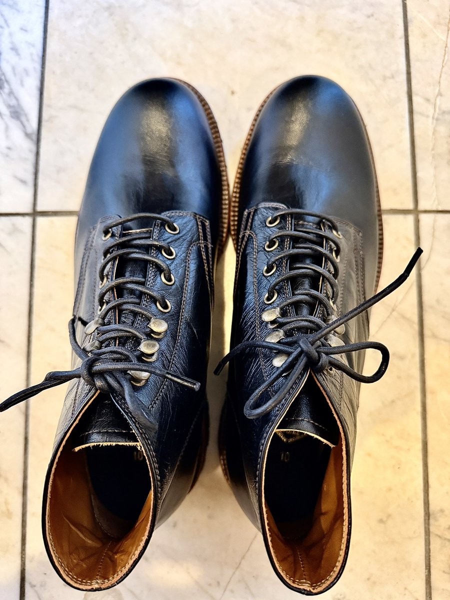 7781MOTO's tweet photo. 真夏が始まったので
ブーツ購入!!
shoes #Dalees&Co LANDER1136
ホースハイドレザー
プレメンテしたので
早速、履いて呑みに行こうと思います😊
#Collonil 1909
#Mowbray DelicateCream
#ブーツおじさん
#暑苦しいおじさん https://t.co/cc7bssRZ24