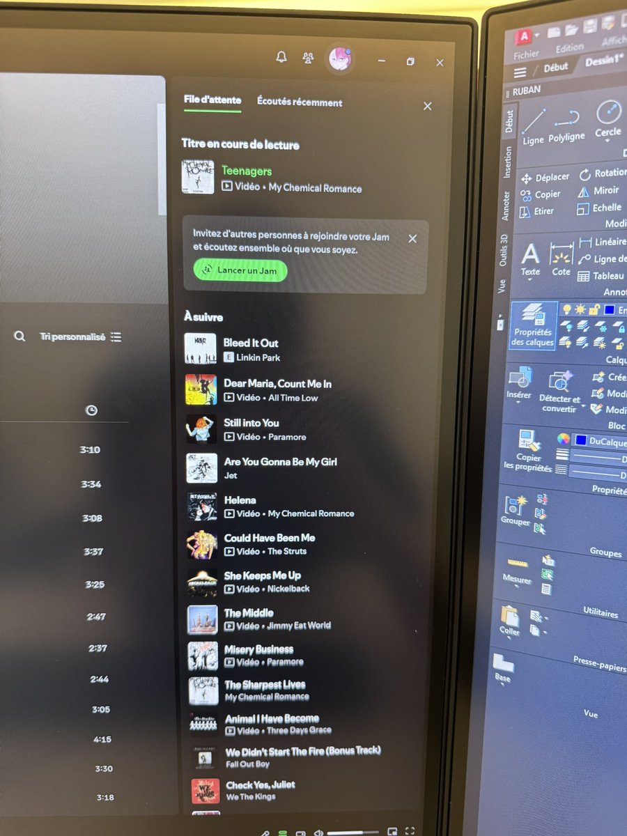 Tomeukeu's tweet photo. Pour une fois que je peu choisir la musique au taff 👀 https://t.co/ADjLw7L0nt