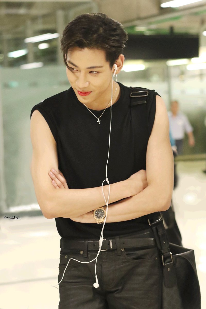 all_doubleB's tweet photo. ผมดำก็ชอบ ผมขาวก็ใช่ 

#BamBam #뱀뱀 @BamBam1A https://t.co/e5KBgNiZDI