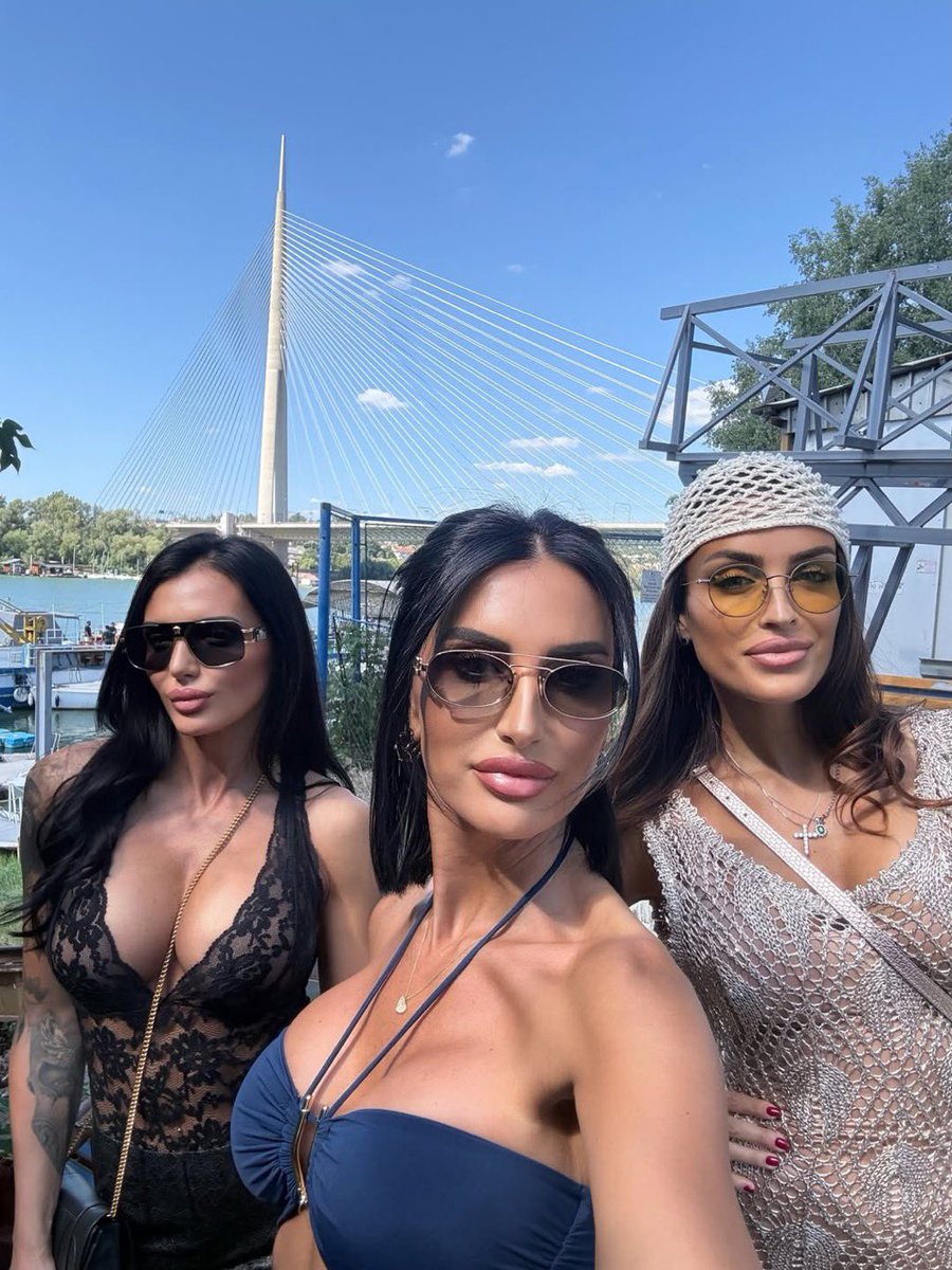 MrNoX888's tweet photo. Ovde su sve tri  
Stanica, Danica i Milica 
Samo najmladja nije u policiji 
Sta cete kad za bolje nismo 🤦‍♂️🤷‍♂️ https://t.co/p3RpMqD7ya