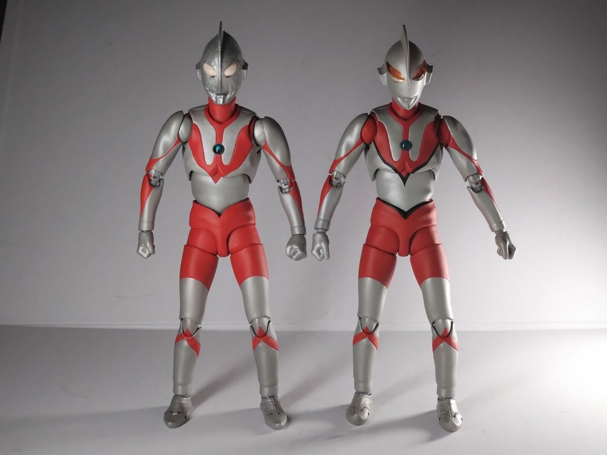 ウルトラマン(Aタイプ)とにせウルトラマンの比較。 元のスーツがA
