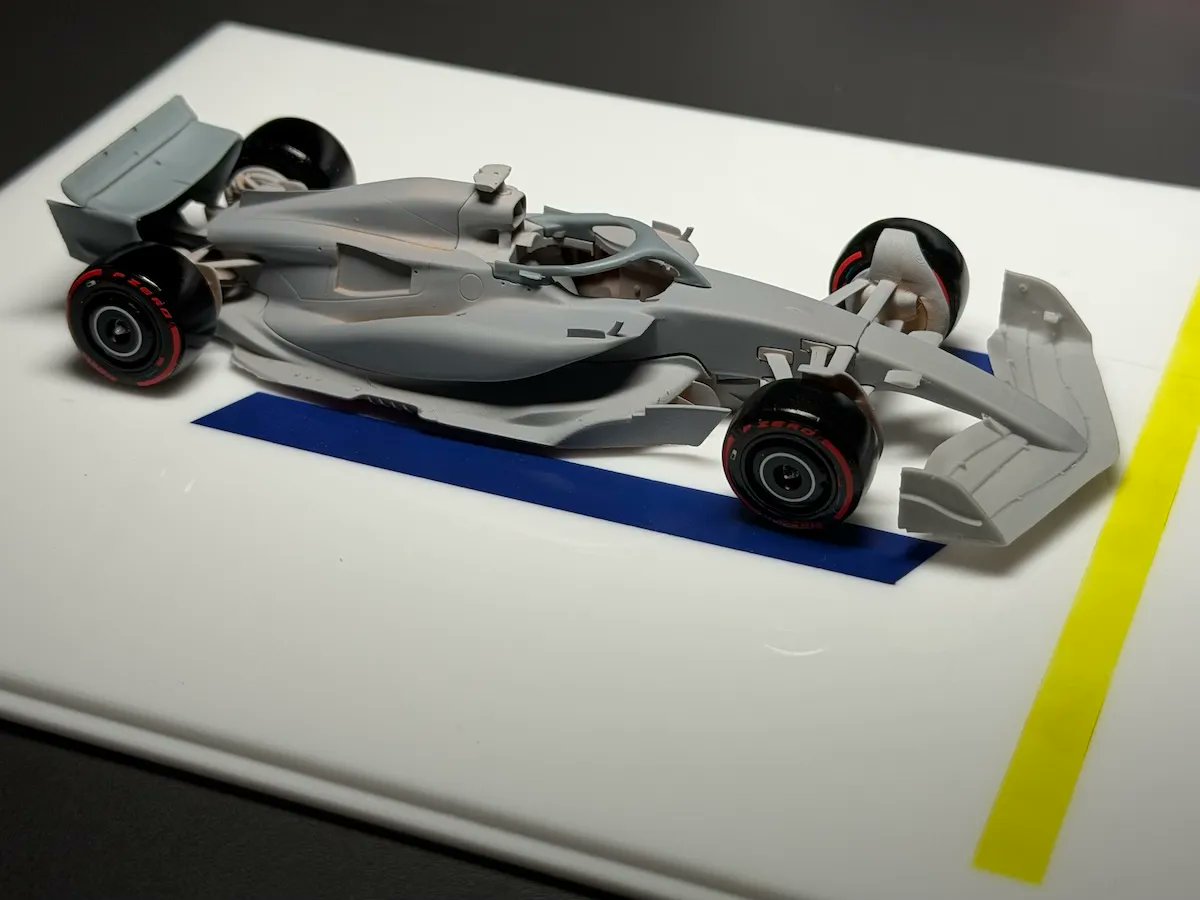 Romu_Minicar's tweet photo. 新規取り扱い開始します。

Speedbird Racing 1/43 フルディティールキット
FW46 2024 メキシコ/ブラジルGP(予定)　¥17,600

なんとプロポーションとフルディティールボディが付属、おまけで各スタンドにレインタイヤも付属という豪華キットです。

9月以降入荷予定
https://t.co/wSFjGVuoKY https://t.co/cECwWp2xex