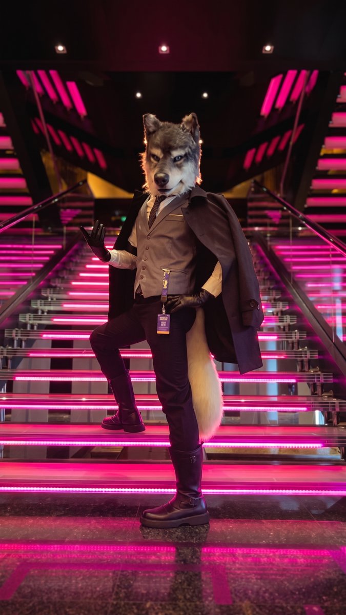 ice80532400's tweet photo. 💖🔆🐺🏳️‍🌈🪩
Shining Friday
輝く金曜日
📸：@JEviatK
#FurryFriday #UTFG #furry #Fursuit https://t.co/gwEQZ1KBD9