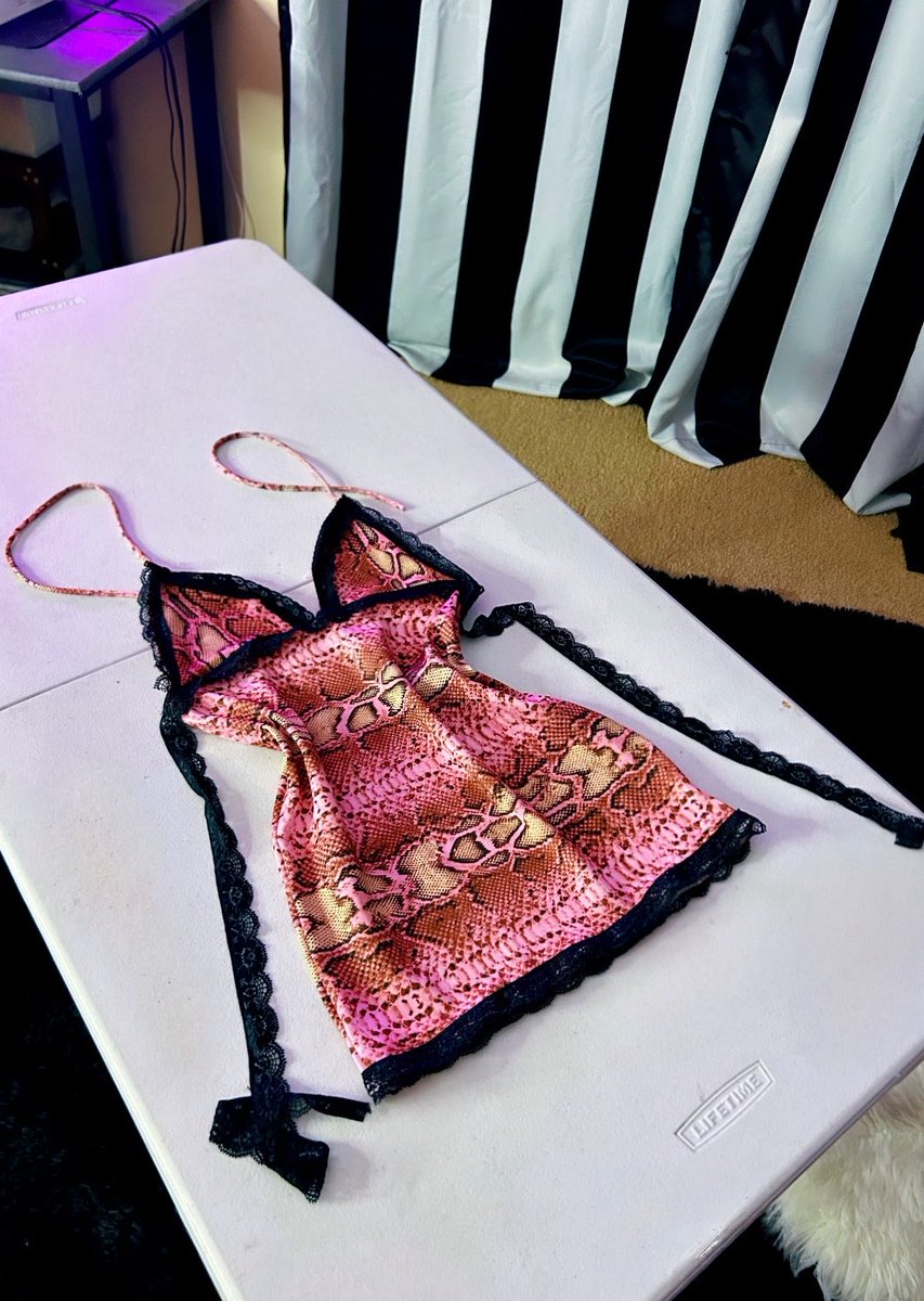 RichGirlEra's tweet photo. It’s 1 am &amp; im up making dresses 🪡 https://t.co/J23aZYkXVK