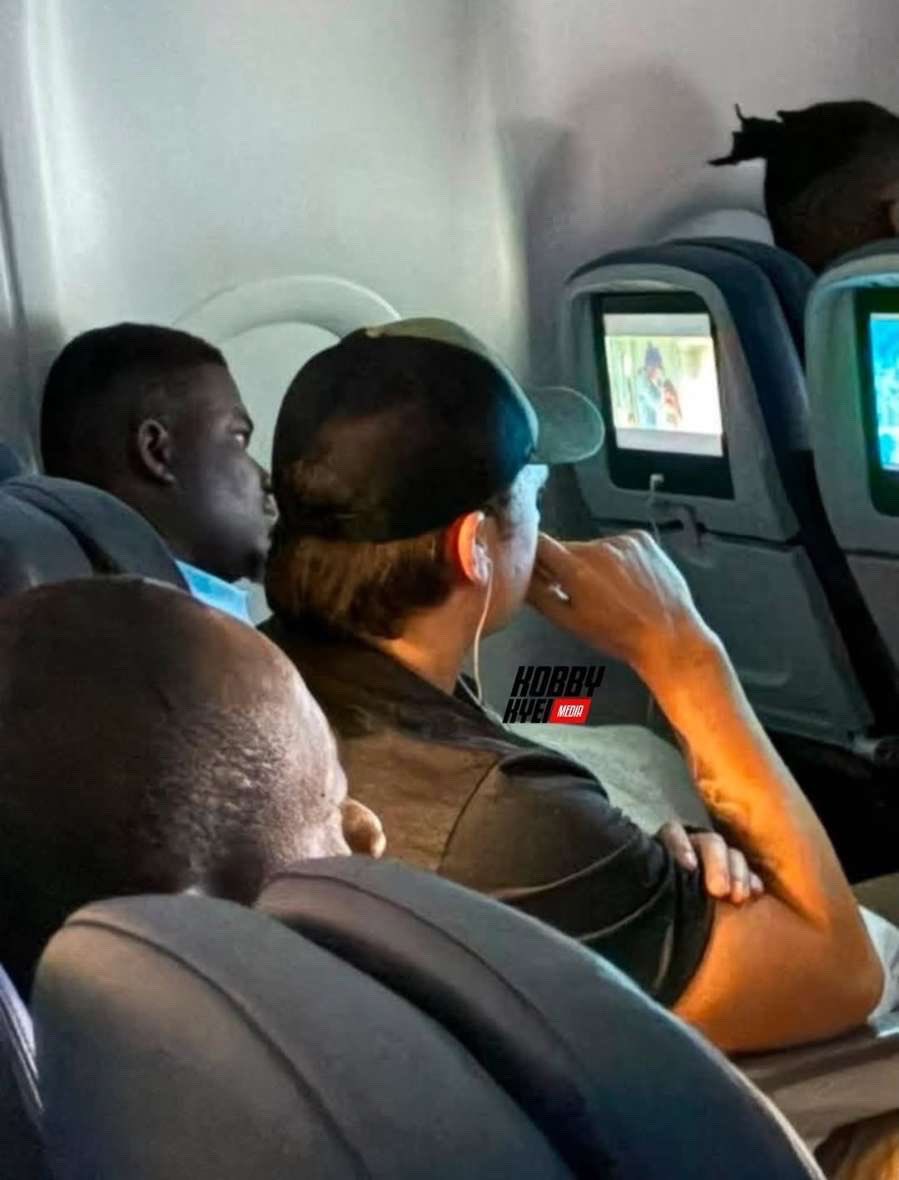 AmeyawDebrah's tweet photo. Paparazzi dey Ghana paa oh https://t.co/yBsGL33EEC