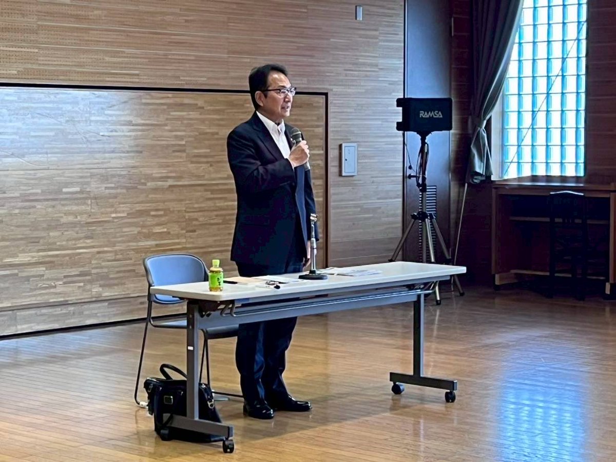 ShibaroS's tweet photo. 玉野市田井地区の高齢者の皆さんと「たまののミーティング」を開催、市政の最近のトピックや今年度の新規・重点事業についてお話ししました。質疑応答では熱心な要望や前向きなご意見をいただき、充実した会となりました。ご参加ありがとうございました。
#玉野市 #たまののミーティング  #対話の市政 https://t.co/8Odz0bYrNl