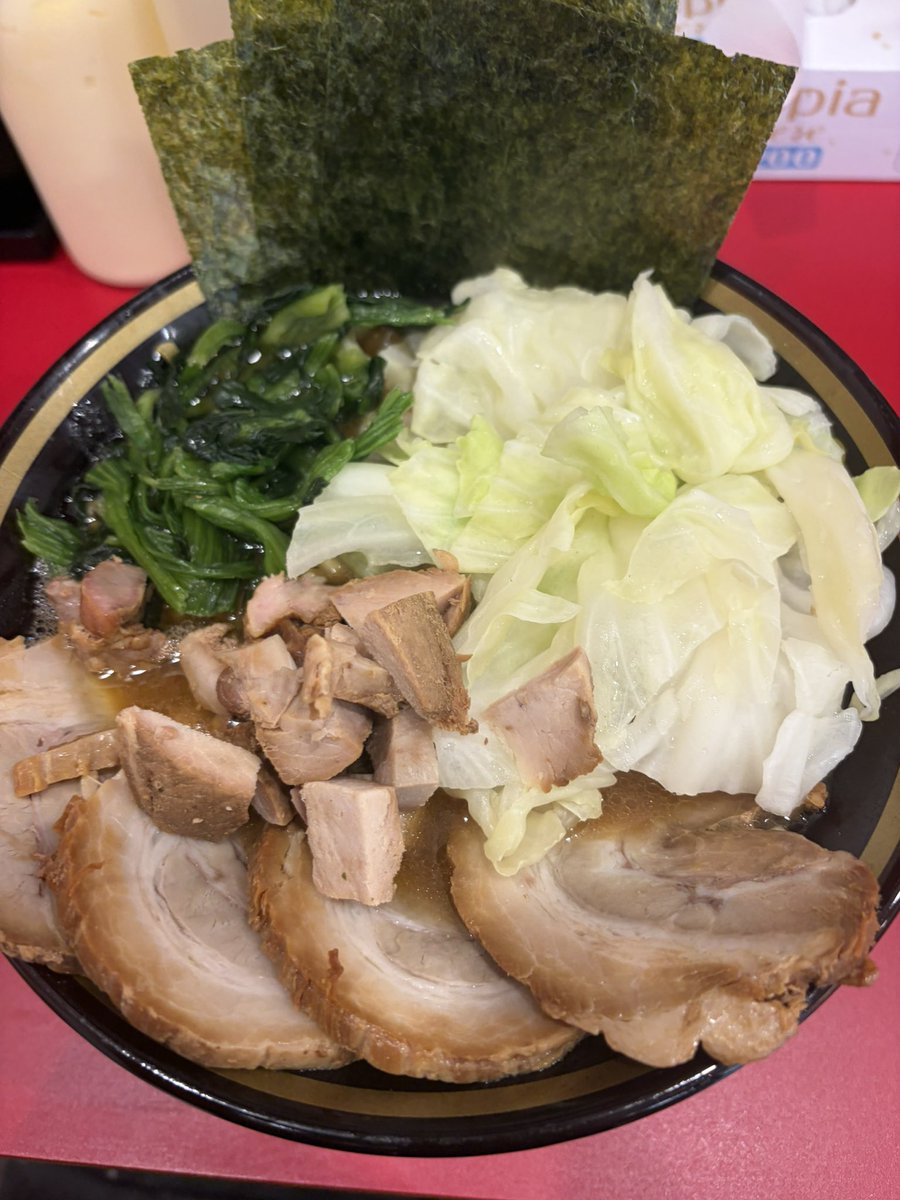 Koug39's tweet photo. 今のシナリオよくないわ。気合い入れるためにラーメン、達成感あったからラーメンで一生ラーメン食ってる。よくないわ https://t.co/ihOjJ8wrY8