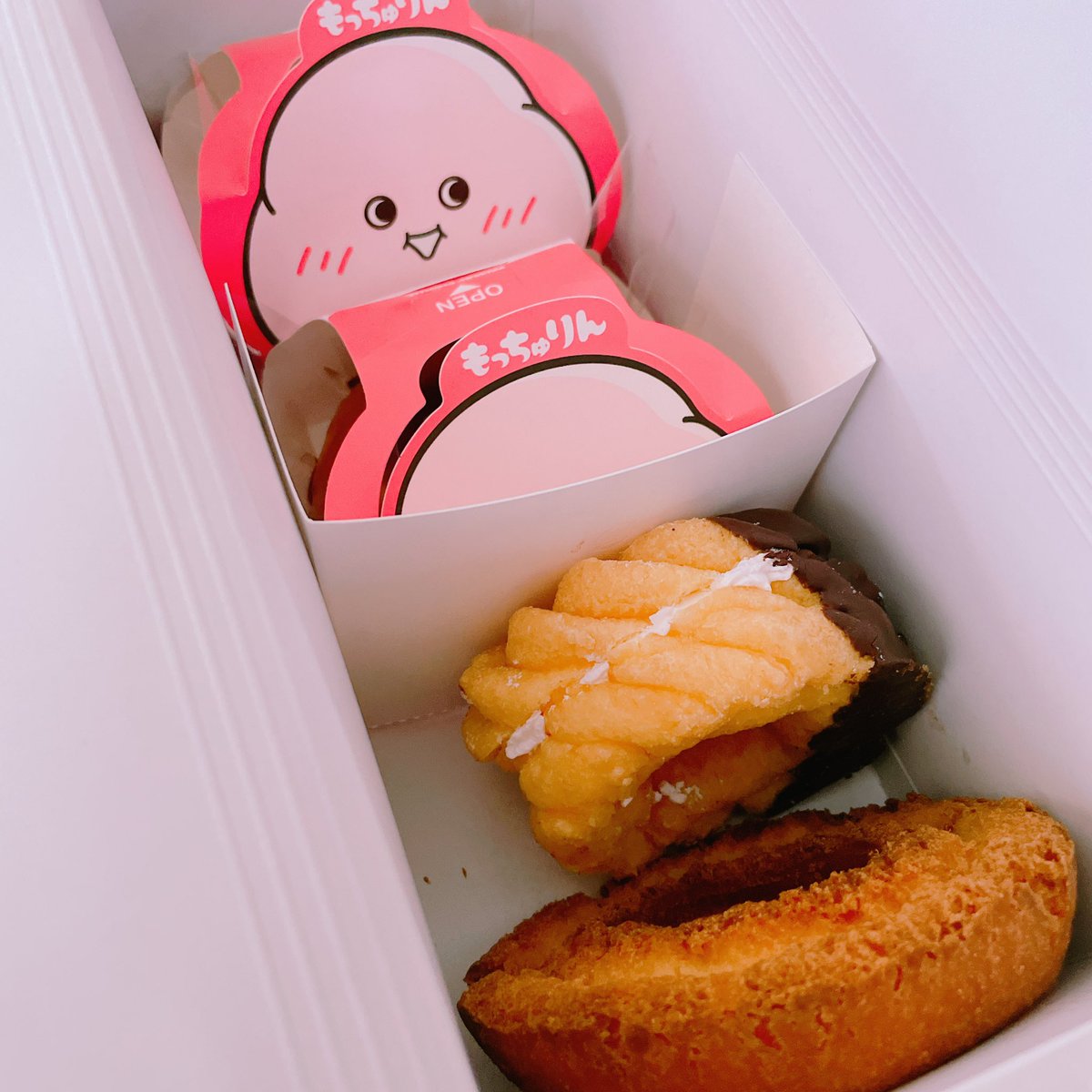 BLACKbyHaru's tweet photo. 私、ついにやりましたよ(￣▽￣)
ノー並びもっちゅりん🍩いぇい！
ちなみに下から���番目のが一番好きなやつ。
生足知らんけど https://t.co/0TmroxR5Y7