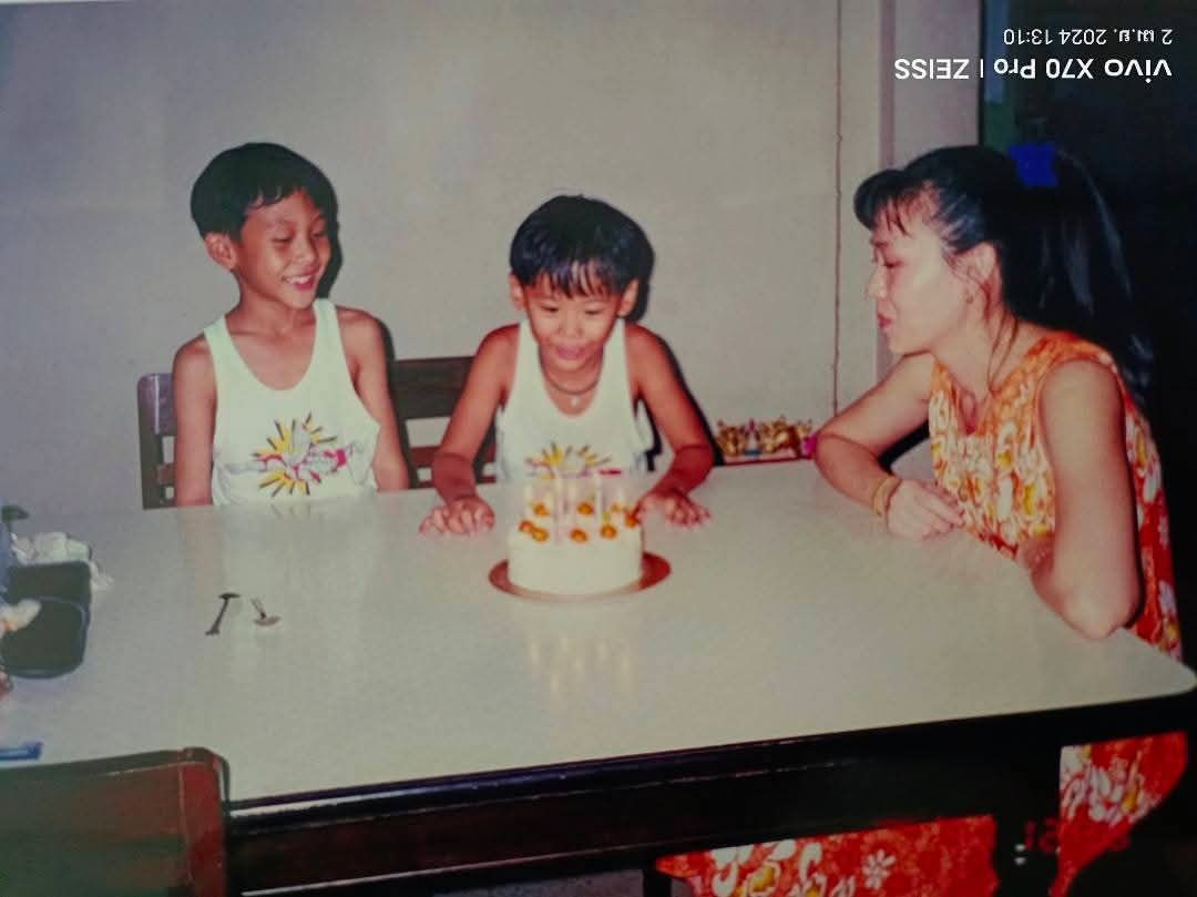 ZinMarAung28880's tweet photo. Happy 31st Birthday, Boun 🎂

Thank you, Khun Mae, for bringing such a wonderful son into this world.❤️

LETTER LOVE TO BOUN

#BBSamSibEtYoungJaew
#bb0un https://t.co/b91oSUAph1