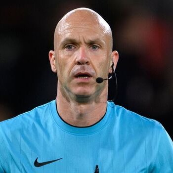 goalsside's tweet photo. 🚨🚨| NEW: FIFA has barred English referees Anthony Taylor and Michael Oliver from officiating Argentina matches at the 2026 World Cup due to geopolitical neutrality policies. 🚫🏴󠁧󠁢󠁥󠁮󠁧󠁿🇦🇷

{@Independent} https://t.co/YXS2nwVOMi