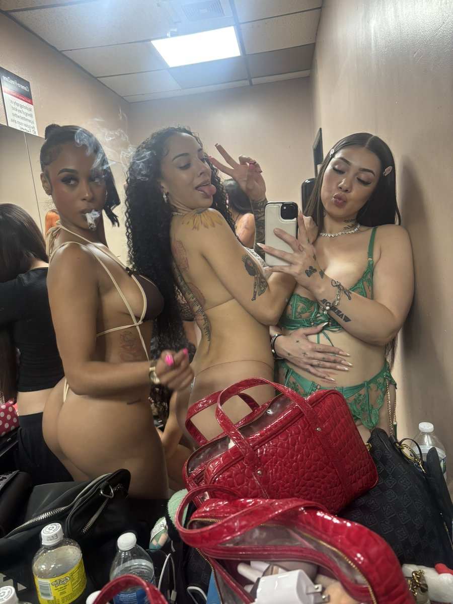 MsButterSlut's tweet photo. The 3 musketeers @cashoutjazzy @bougiigi more content coming ! https://t.co/REwMk2LVUI