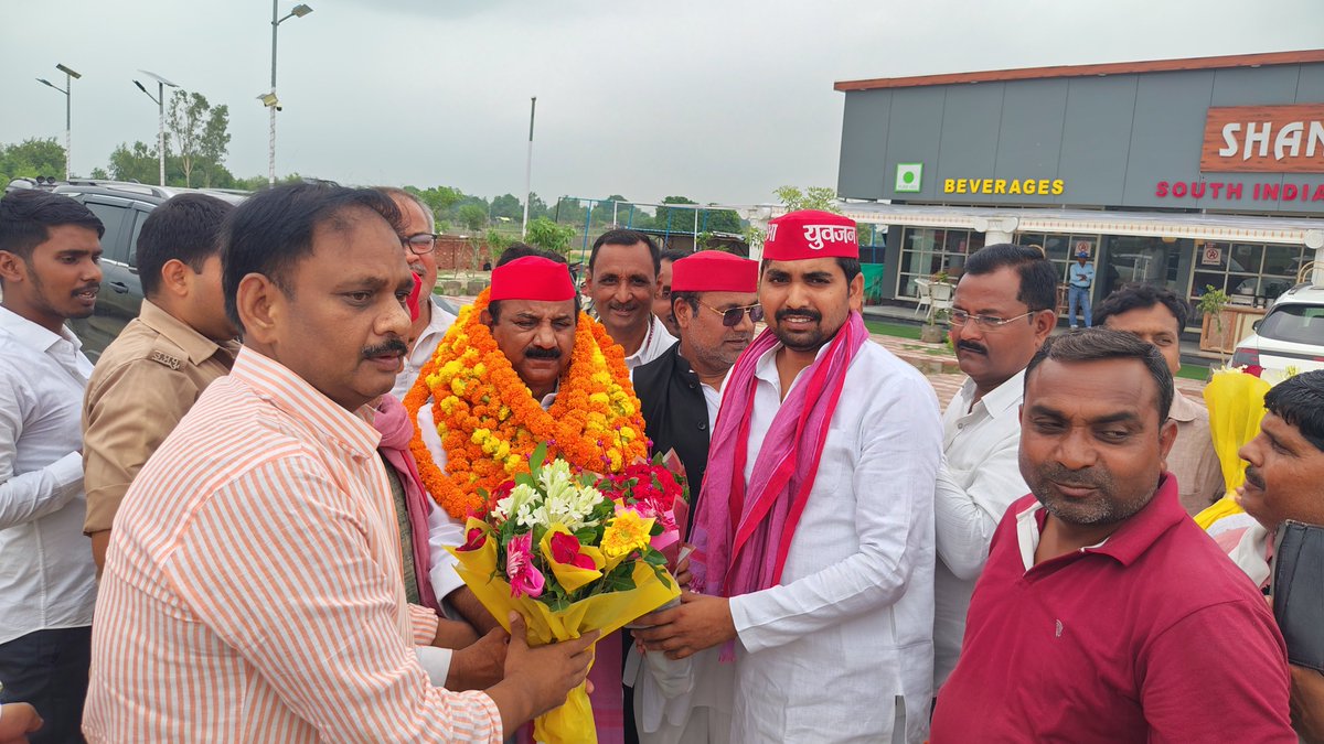 OMNATHVIND1's tweet photo. जनपद जौनपुर 
समाजवादी पार्टी के प्रदेश अध्यक्ष माननीय श्यामलालपाल जी का विधानसभा 364 बदलापुर की पावन धरती पर
आपका हार्दिक अभिनंदन एवं स्वागत! https://t.co/KNPVvxZo7P