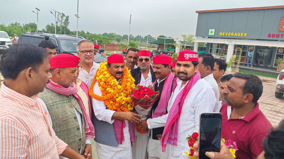 OMNATHVIND1's tweet photo. जनपद जौनपुर 
समाजवादी पार्टी के प्रदेश अध्यक्ष माननीय श्यामलालपाल जी का विधानसभा 364 बदलापुर की पावन धरती पर
आपका हार्दिक अभिनंदन एवं स्वागत! https://t.co/KNPVvxZo7P