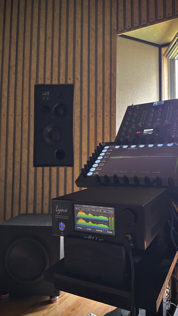 blackviewstudio's tweet photo. Louder is not always better.

A proper A/B comparison should reveal control, not just volume.

New article on Black View Studio:
why level matched A/B matters before judging a master.

#Mastering #MusicProduction #ElectronicMusic https://t.co/MPMFn9L4vb