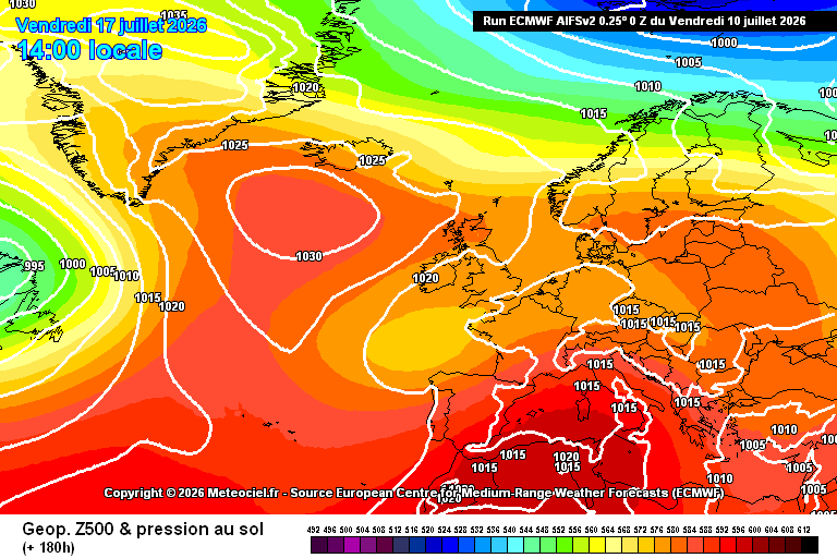ExtremeMeteo's tweet photo. Sortie de crise très poussive modélisée la semaine prochaine avec même une canicule se terminant possiblement de plus en plus tard. Le sud/sud-est d'ailleurs, pourrait ne même pas en sortir du tout à l'horizon de 7 jours. 

Ce qui est inquiétant sur plusieurs modélisations c'est cette possibilité de renvoyer une goutte froide au large du Portugal pour la semaine suivante. AIFS et ECMWF sont enclins à cela, UKMO à l'échéance maximale de 168 h reste très chaud. GEM garde cette anomalie vers l'ouest du pays ce qui tend à garder le sud sous la canicule. 

Les modèles ensemblistes matérialisent la baisse très progressive.

Difficile d'y voir clair aujourd'hui mais je reste très méfiant sur l'idée d'une "pleine sortie de crise". Au final, cela donne aussi pas mal d'incertitudes sur les contours d'une dégradation orageuse. En gros, on n'y voit pas plus clair qu'il y a 24 h.