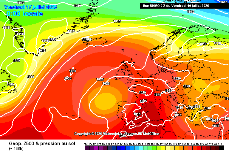 ExtremeMeteo's tweet photo. Sortie de crise très poussive modélisée la semaine prochaine avec même une canicule se terminant possiblement de plus en plus tard. Le sud/sud-est d'ailleurs, pourrait ne même pas en sortir du tout à l'horizon de 7 jours. 

Ce qui est inquiétant sur plusieurs modélisations c'est cette possibilité de renvoyer une goutte froide au large du Portugal pour la semaine suivante. AIFS et ECMWF sont enclins à cela, UKMO à l'échéance maximale de 168 h reste très chaud. GEM garde cette anomalie vers l'ouest du pays ce qui tend à garder le sud sous la canicule. 

Les modèles ensemblistes matérialisent la baisse très progressive.

Difficile d'y voir clair aujourd'hui mais je reste très méfiant sur l'idée d'une "pleine sortie de crise". Au final, cela donne aussi pas mal d'incertitudes sur les contours d'une dégradation orageuse. En gros, on n'y voit pas plus clair qu'il y a 24 h.