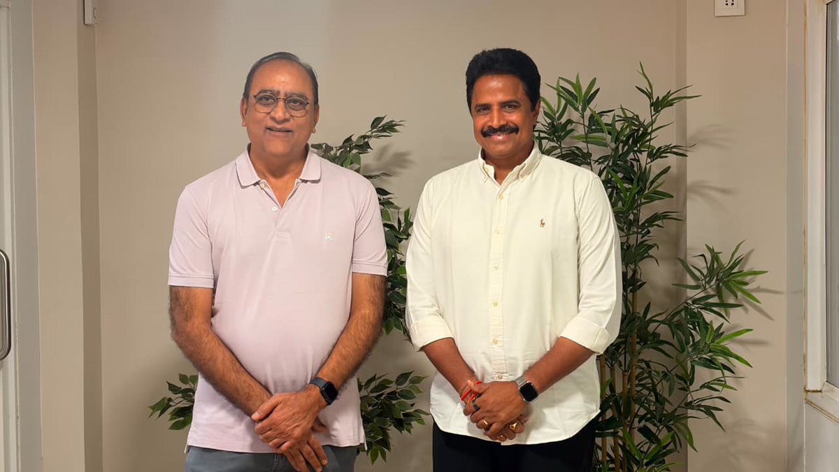 RKarimilli's tweet photo. ‘’డయల్ యువర్ ఎమ్మెల్యే’’

తణుకు కమ్యూనికేషన్ నెట్‌వర్క్ ఆధ్వర్యంలో నిర్వహించిన “డయల్ యువర్ ఎమ్మెల్యే” కార్యక్రమం ద్వారా తణుకు నియోజకవర్గ ప్రజలతో నేరుగా మాట్లాడే అవకాశం లభించింది.

ఈ సందర్భంగా మీ సమస్యలు, సూచనలు, అభివృద్ధిపై మీ అభిప్రాయాలను తెలుసుకోవడం ఎంతో సంతోషంగా అనిపించింది. https://t.co/vTlSuv6fju