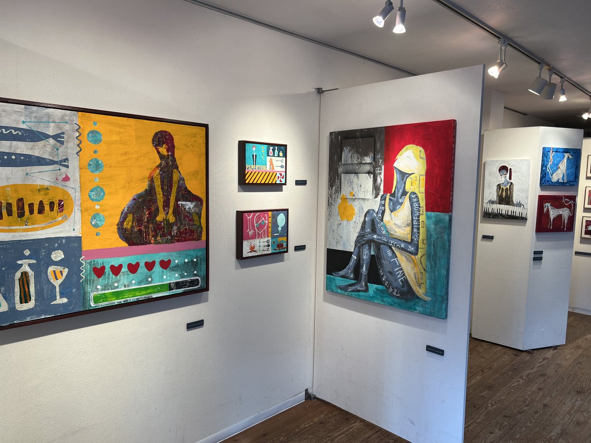 gera_0316's tweet photo. 昔からのアーティスト仲間でもあるイントロ君の下北沢での個展に行って来ました

作品の見た目から込められた意味まで、頭の中開いてみてみたいわ！って思うくらいロマンチックな世界観で最高でした

めちゃくちゃ人気ですぐに無くなってしまうであろう素敵な作品を一個お迎えして抱きかかえながら帰ってます、初日に行けた役得ですね

お近くにお立ち寄りの方は是非見に行ってみてください！