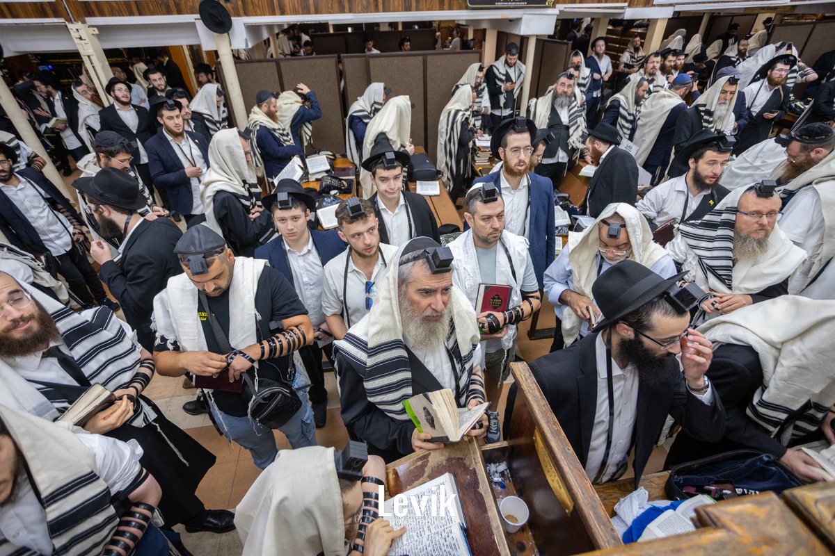 levikcrombwlid's tweet photo. מתפילת שחרית היום במרכז חב״ד העולמי-770 https://t.co/WandjZU5ze