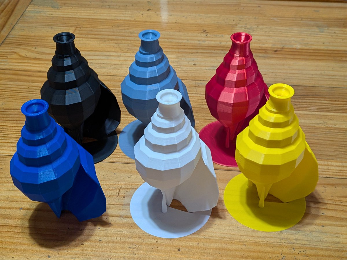 degochiyakuri's tweet photo. 明日の大阪ロフトのトークイベントのデゴチの交通費を稼ごう！物販コーナーのお品書き、その1です。

お馴染みのデジタルホラ貝は
標準型5000円
ミニホラ貝3000円
ホラ貝キーホルダー小1000円、大1500円
レザークラフトは
牛革製キーホルダー1000円
牛革製スマホホルダー8000円 https://t.co/O8BHk7CpWX