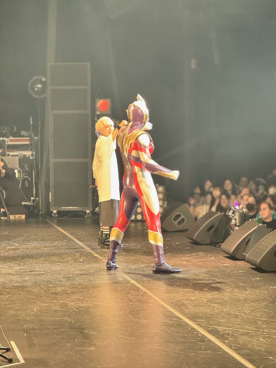 Takao_Sakuma811's tweet photo. ウルトラマンの日

本日でウルトラマン60周年、ウルトラマントリガー5周年おめでとうございます！！！
光栄なことに「Trigger」を歌わせてもらってからたくさんの素敵な出会いがありました。
この曲はみんなと熱く歌って自分だけの曲ではなくなった気がします。

これからもあなたの心に響きますように！
そして一緒にスマイルスマイル😋
#ウルトラマンの日
#ウルトラマントリガー