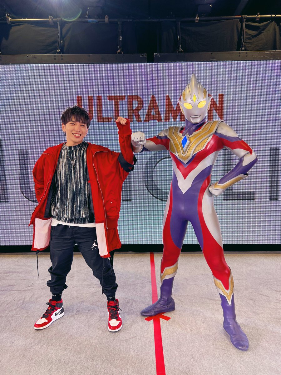Takao_Sakuma811's tweet photo. ウルトラマンの日

本日でウルトラマン60周年、ウルトラマントリガー5周年おめでとうございます！！！
光栄なことに「Trigger」を歌わせてもらってからたくさんの素敵な出会いがありました。
この曲はみんなと熱く歌って自分だけの曲ではなくなった気がします。

これからもあなたの心に響きますように！
そして一緒にスマイルスマイル😋
#ウルトラマンの日
#ウルトラマントリガー