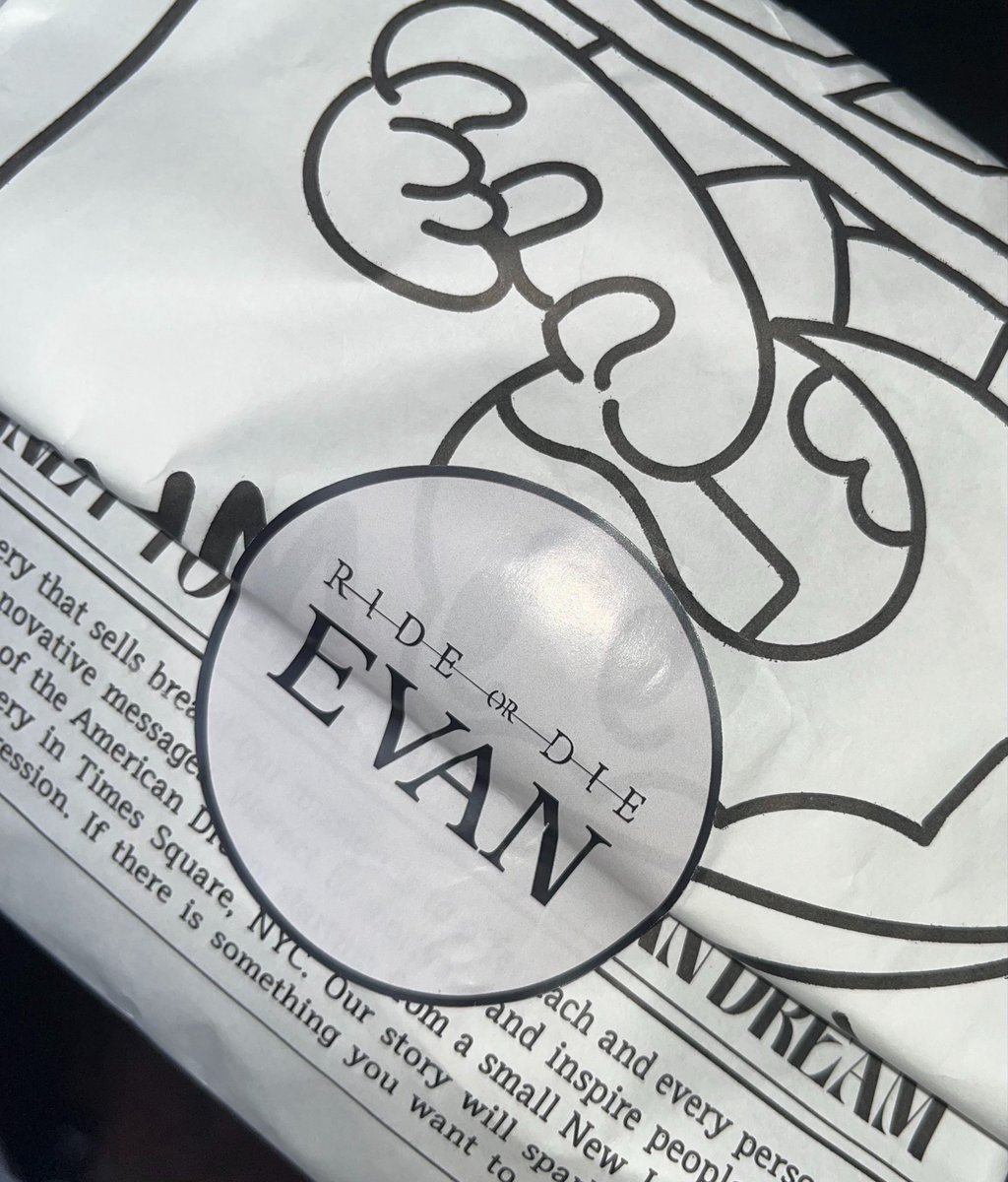 heeseungggiiee's tweet photo. today’s fan gift is some sort of pastry. why is the packaging so cute?! https://t.co/rf0uLIZpOQ