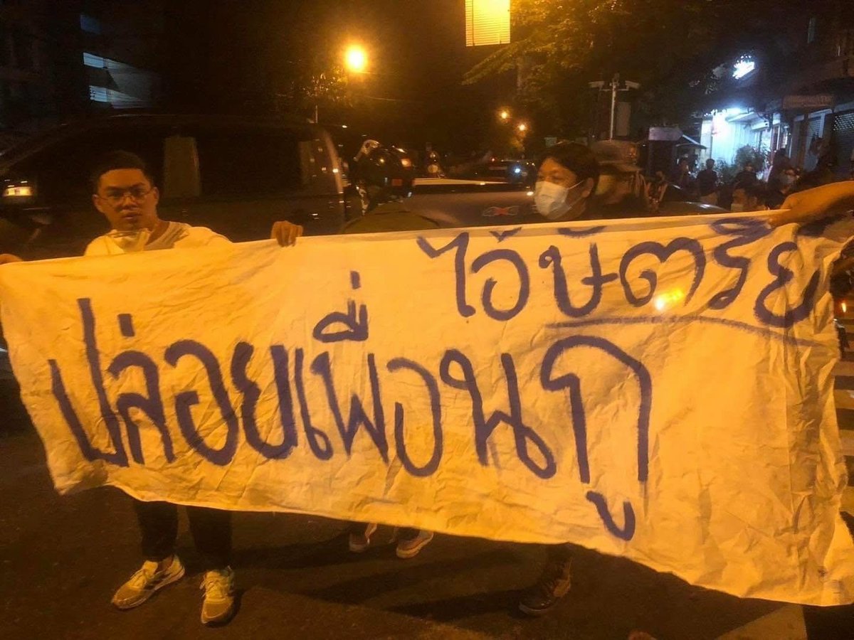 vnomenon's tweet photo. นิรโทษอ่อ ใครนิรโทษ กูจะตบกบาลให้ https://t.co/pln8zp3ryF