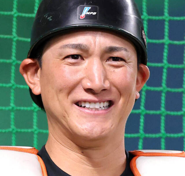 gsoku_giants's tweet photo. 巨人・小林誠司とかいう驚異の安定感を持つ男

2020 年俸1億円
打率.056(18-1) 本塁打0 打点0 OPS.206

2021 年俸1億円
打率.093(75-7) 本塁打1 打点3 OPS.277

2022 年俸1億円
打率.148(88-13) 本塁打0 打点5 OPS.362

2023 年俸1億円
打率.125(8-1) 本塁打0 打点0 OPS.250

2024 年俸3000万円
打率.152(105-16) 本塁打1 打点8 OPS.442

2025 年俸4000万円
打率.143(21-3) 本塁打0 打点1 OPS.440

2026 年俸4000万円
打率.111(9-1) 本塁打0 打点0 OPS.422
#giants