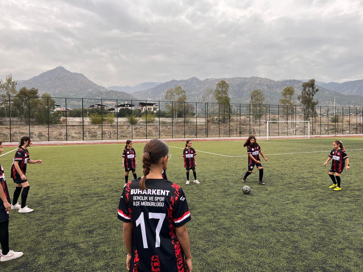 GSBAydin's tweet photo. 📍 Buharkent Gençlik ve Spor İlçe Müdürlüğü

Uluslararası Uyuşturucu ile Mücadele Günü İl Spor Etkinlikleri kapsamında düzenlediğimiz Kız Futbol Turnuvası’nı başarıyla gerçekleştirdik. 

Sporun birleştirici gücüyle gençlerimizle birlikte sağlıklı  ve güçlü bir geleceğe yürüyoruz. https://t.co/DLhZ7xaf5s